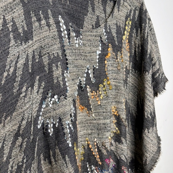 Vismaya Mohair Wool Blend Boho Chic Southwestern Ikat Poncho with Fringe Pattern - Picture 3 of 12